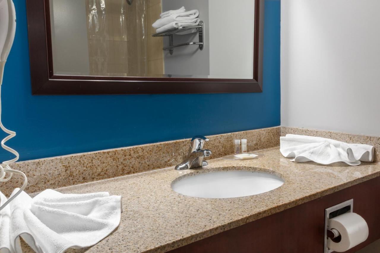 Premier Inn & Suites - Downtown Hamilton Eksteriør bilde